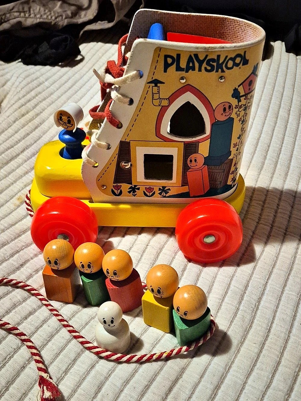 Playskool The Old Woman Who Lived in a Shoe Pull Toy
